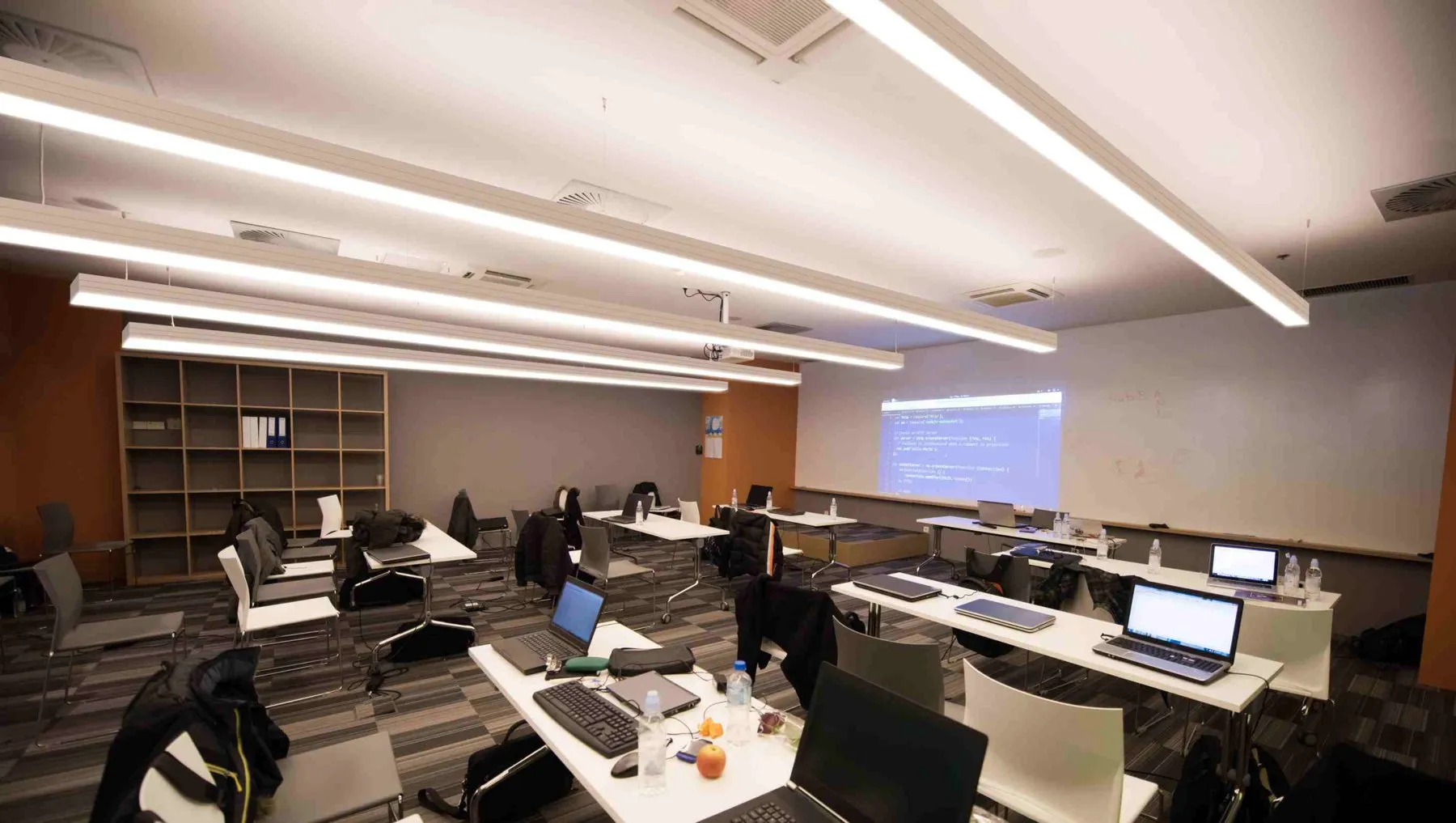 Pendants in a training room (application example)