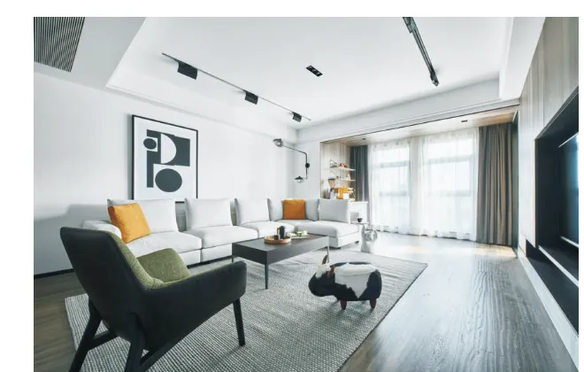 Residencial: riel de superficie con cabezales de proyector y lineales