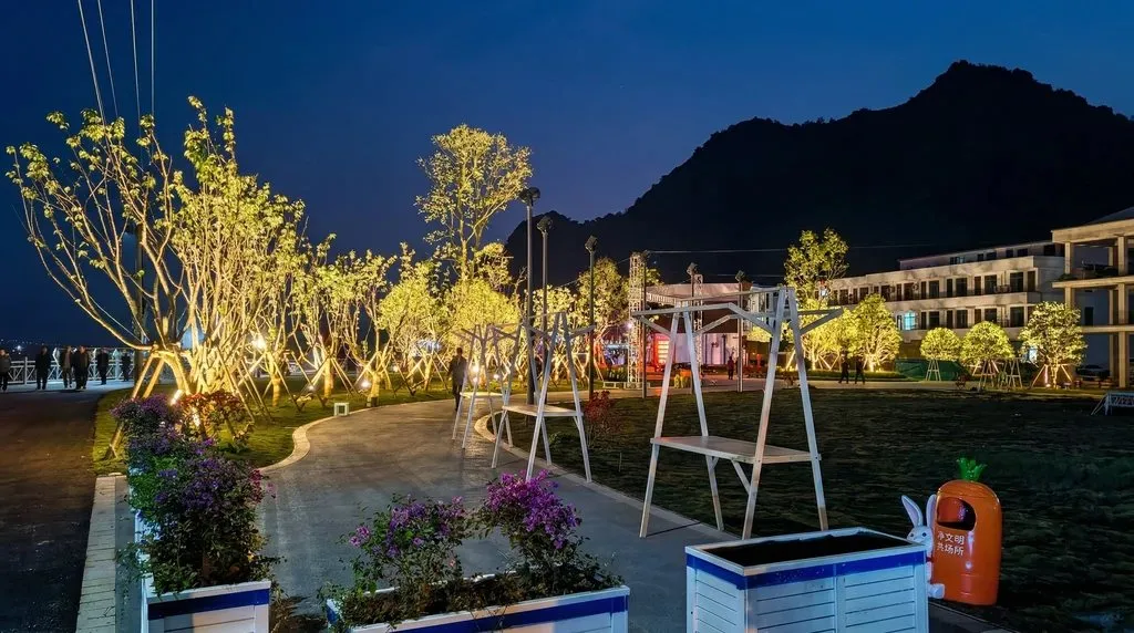 Ejemplo de aplicación: árboles de jardín iluminados desde abajo