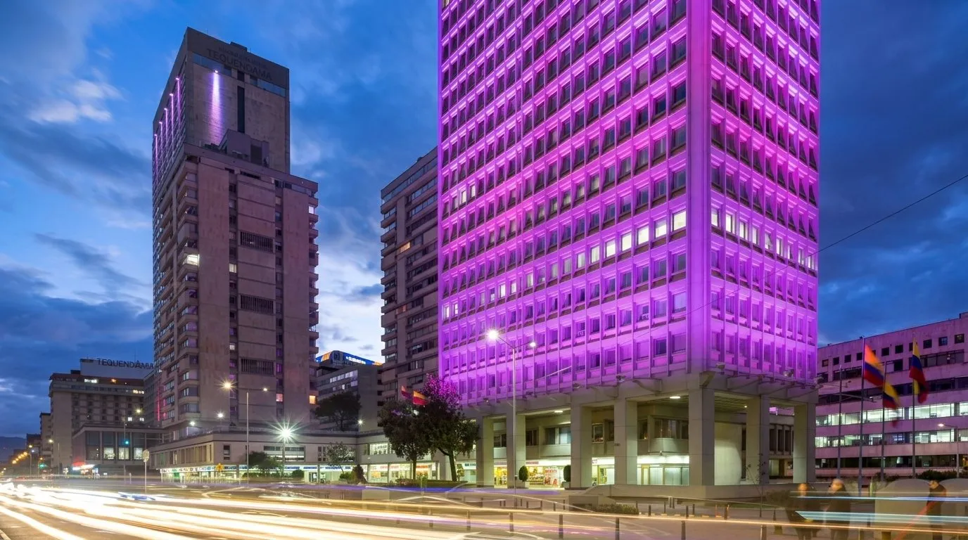 Ejemplo de aplicación: torre bañada en color