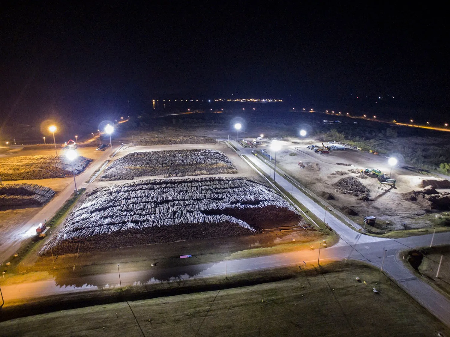 Montes del Plata log yard, Uruguay: highmast lighting on 30 m towers