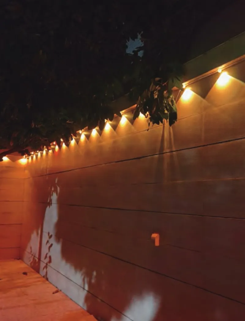 Application example: eaves lit by a pixel string