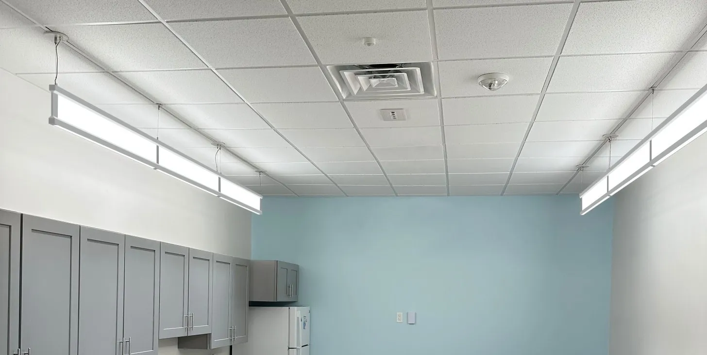 Colgantes en una sala de descanso (ejemplo de aplicación)